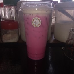 นมเย็น (ชมพู) ใส่แก้ว
