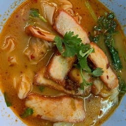 เกี๊ยวหมูแดงต้มยำ