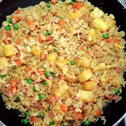 ข้าวผัดสับปะรด