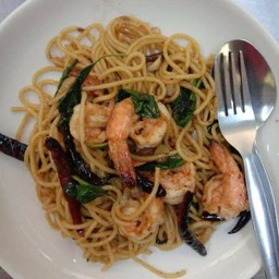 สปาเก็ตผัดพริกแห้งกุ้ง