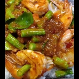 ผัดพริกแกงไก่ ราดข้าว