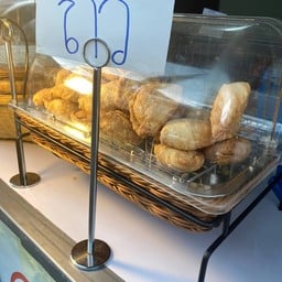 GUSSI SHOP ห่อหมกทะเลย่าง & กระหรี่พัฟ GUSSI SHOP ห่อหมกทะเลย่าง &กระหรี่พัฟ