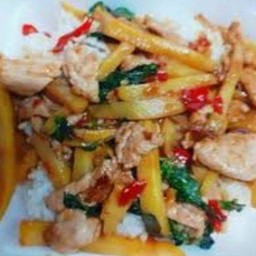 กระเพราหน่อไม้ไก่+ข้าวหอม