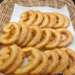 พายน้ำตาล 6ชิ้น Sugar Puff