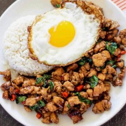 ข้าวกระเพราหมูชิ้น