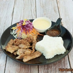 ข้าวหน้าสเต็กหมูจิ้มแจ่ว+สลัด