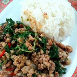 กระเพราหมูสับ