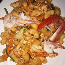 มักกะโรนีผัดซอสกุ้ง-ไส้กรอก-ไก่-หมู