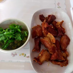 หมูทอดน้ำพริกหนุ่ม