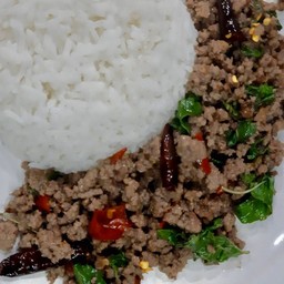 ข้าวกะเพราเนื้อ