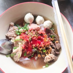 จุ๋มก๋วยเตี๋ยวหมูน้ำใสน้ำตกเย็นตาโฟต้มยำ