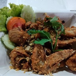 ปีกไก่ทอดกระเทียม