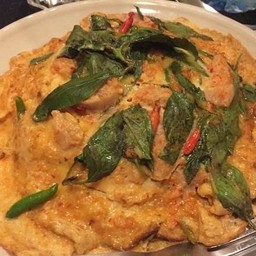 ไข่เจียวพริกแกงโหระพา ราดข้าว