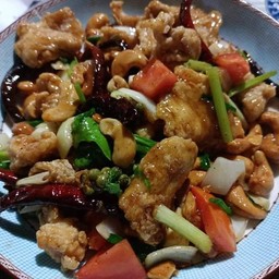 ไก่ผัดเม็ดมะม่วง