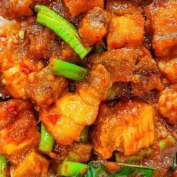 พริกแกงหมูกรอบราดข้าว