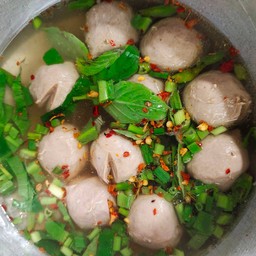 ต้มแซ่บลูกชิ้นเนื้อลูกชิ้นเอ็น