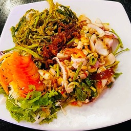 ยำผักบุ้งกรอบ