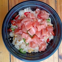 ข้าวผัดแซลมอนพริกสด