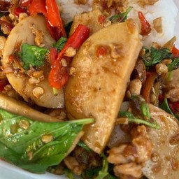 ข้าวกะเพราหมูยอ
