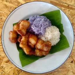 ข้าวเหนียวหมูสามชั้นทอดน้ำปลา