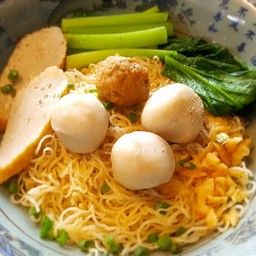 บะหมี่ลูกชิ้นปลา