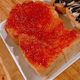 ขนมปังปิ้งเเยมสตอเบอรี่