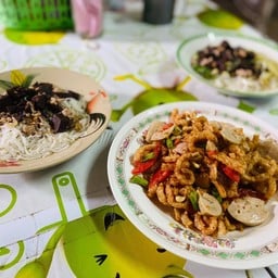 ร้านตำแคบหมู (เจ้าเก่า) โค้งป่าไม้