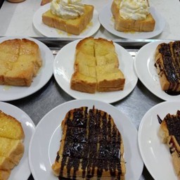 ปังเนยน้ำผึ้ง