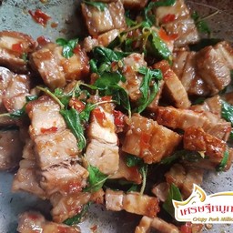 กระเพราหมูกรอบ