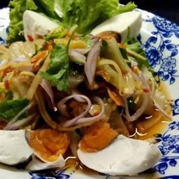 ยำรวมข้าวต้ม มีกุ้งแห้งไข่เค็มผักกาดกระป๋อง