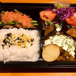 デミグラスハンバーグ&オーストラリア牛サイコロステーキ弁当 Pork & Beef mixed Demiglace Hamburg & diced Australian Beef steak Bento