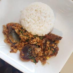 คุณกมล ราดหน้า อาหารตามสั่ง