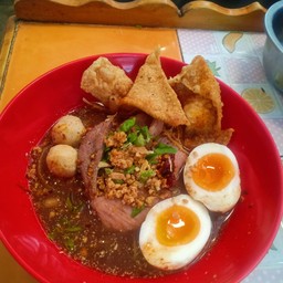น้ำตกหมูต้มยำไข่
