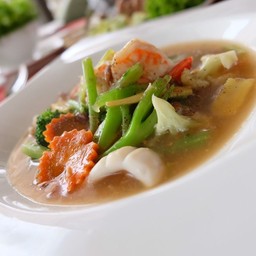 ราดหน้ารวมมิตรทะเล