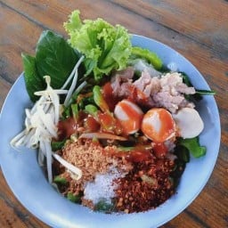 ก๋วยเตี๋ยวแชมป์วัดแหลมทอง