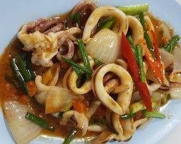 ปลาหมึกผัดไข่เค็ม