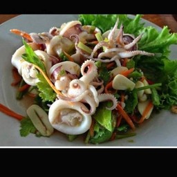 ยำปลาหมึก