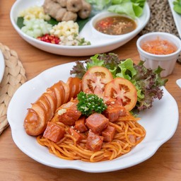 สปาเก็ตตี้แฮมกับไส้กรอก