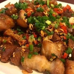 สามชั้นคั่วพริกเกลือ