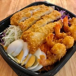 สลัดปลากุ้งกรอบ