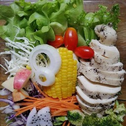 ป้าก้อม ข้าวเหนียวหมูปิ้งนมสด ลูกชิ้นนึ่ง วัดตระพังทอง