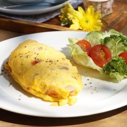 ชุดไข่ม้วนเสิร์ฟพร้อมเฟรนฟราย