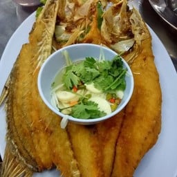 ปลากระพงทอดน้ำปลา