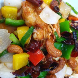 กุ้งผัดเม็ดมะม่วง