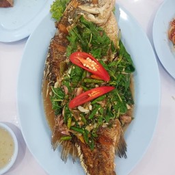 ปลากระพงราดพริกขี้หนูสด