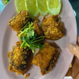 ปลากะพงทอดกระเทียม