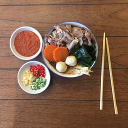 ชาบูเนื้อฟรีเมี่ยมเนื้อลาย+เนื้อสามชั้นออสเตรเลียถ้วยสำเร็จ