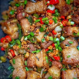 หมูสามชั้นคั่วพริกเกลือ