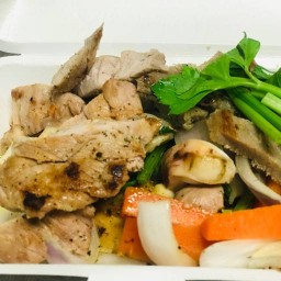 ร้านม่วนใจ๋กัญ สาธรซิตี้ทาวเวอร์