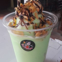 นมสีเขียวปังเย็น